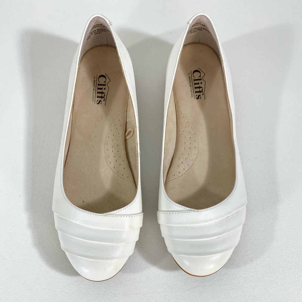 Clara Ballet Flats White 9.5 Wide Faux Leather EUC Neutral Office Wedding Dressy